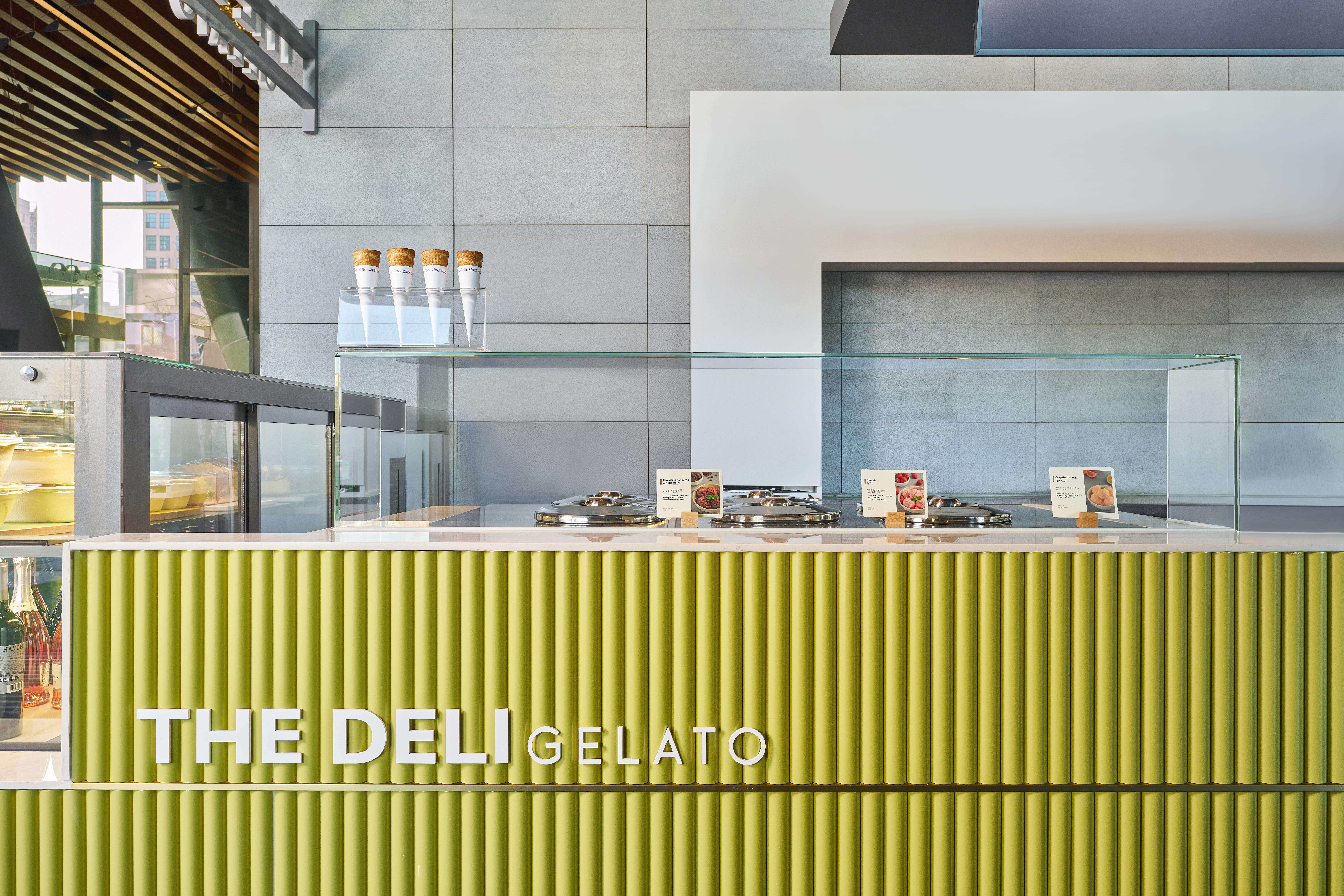 レストラン「The Deli」