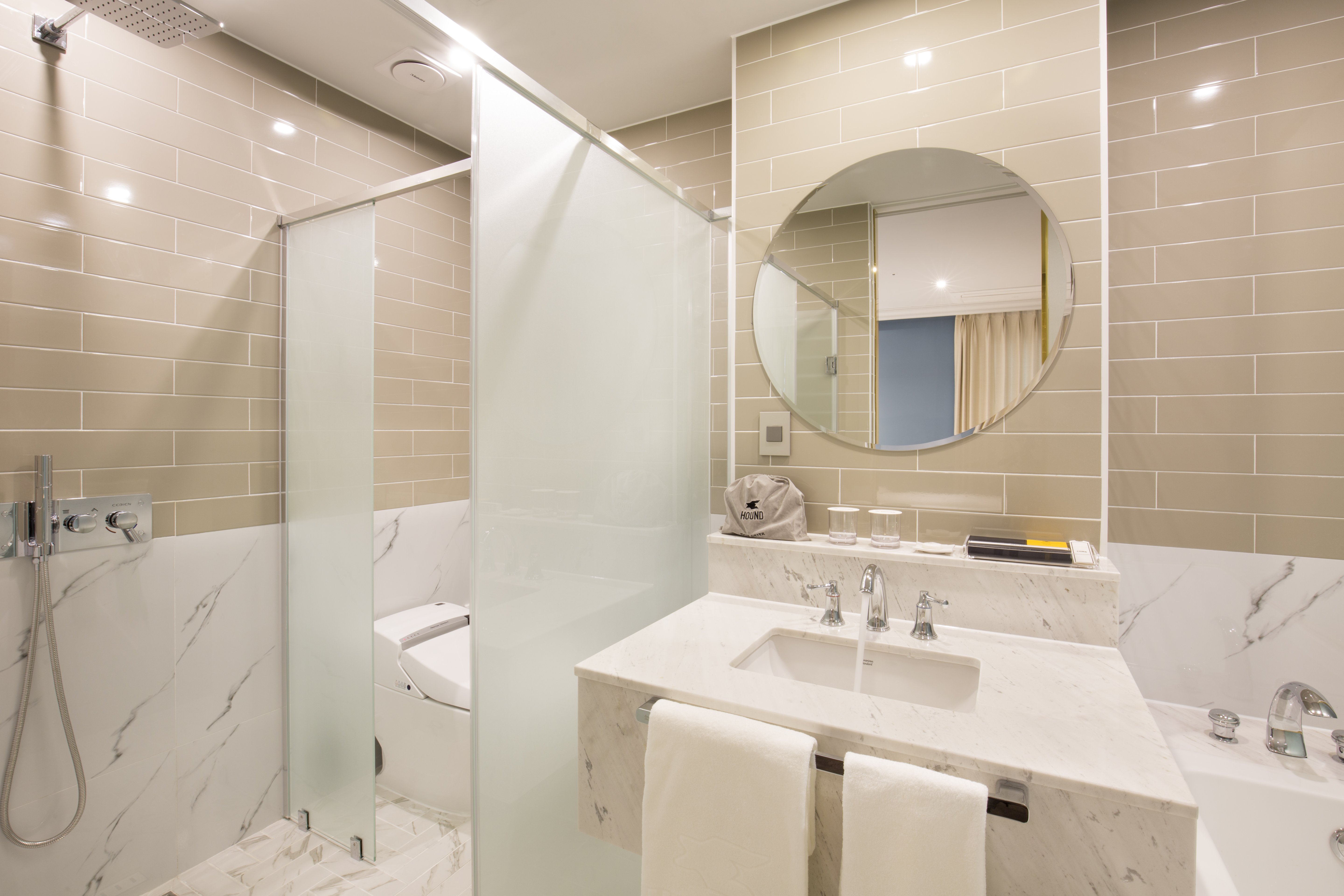 スタンダードダブルルームの浴室