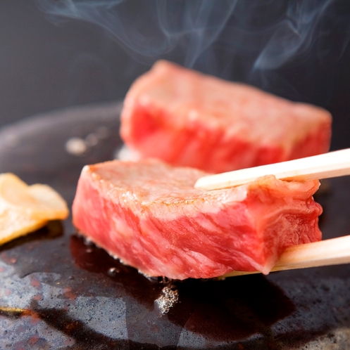 【夕食】ちょっと贅沢に♪　季節京会席に京都産牛石焼を付けたプランもございます♪