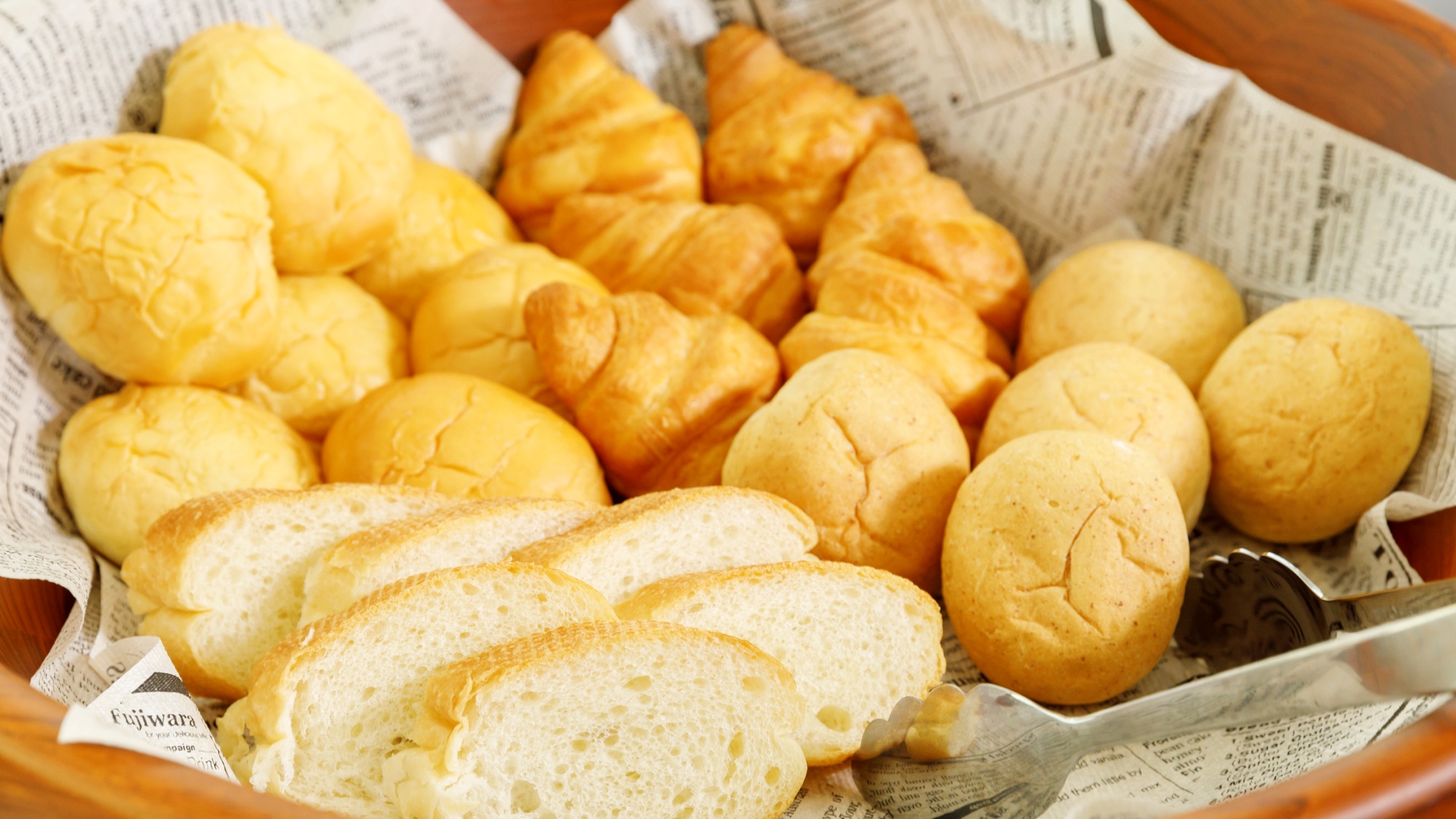 【朝食バイキング一例】バラエティ豊かなお料理をご用意させていただいております。