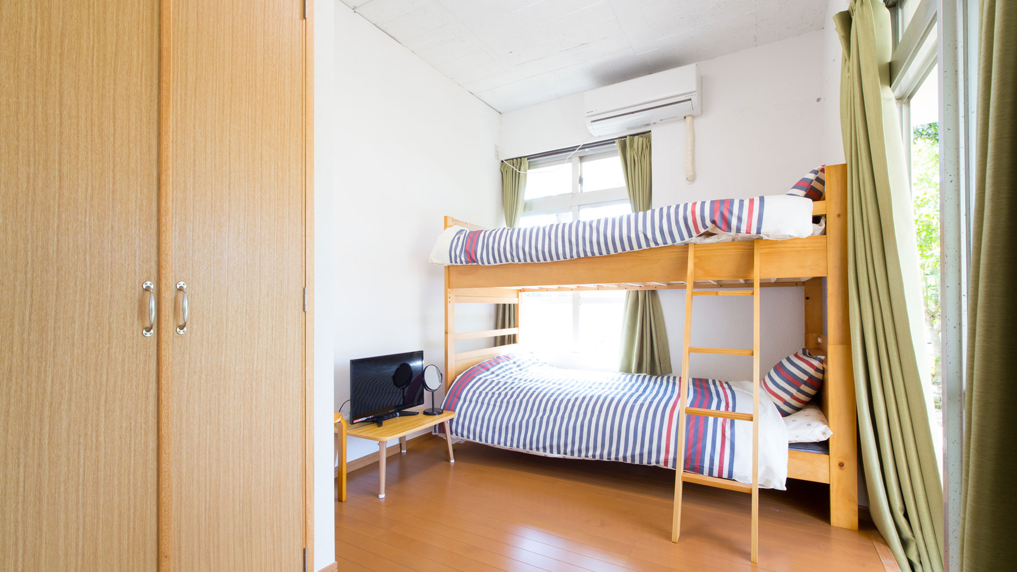 【2段ベットタイプ】窓からの採光も抜群です
