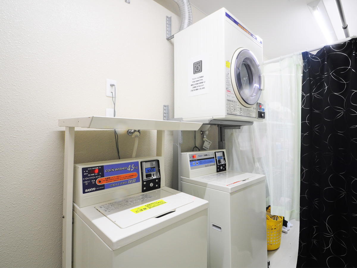 【本館館内】別館宿泊のお客様もご利用頂けます。洗濯機1回200円、乾燥機30分100円