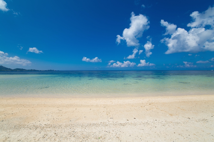 米原ビーチ（シュノーケリング・海水浴が人気）