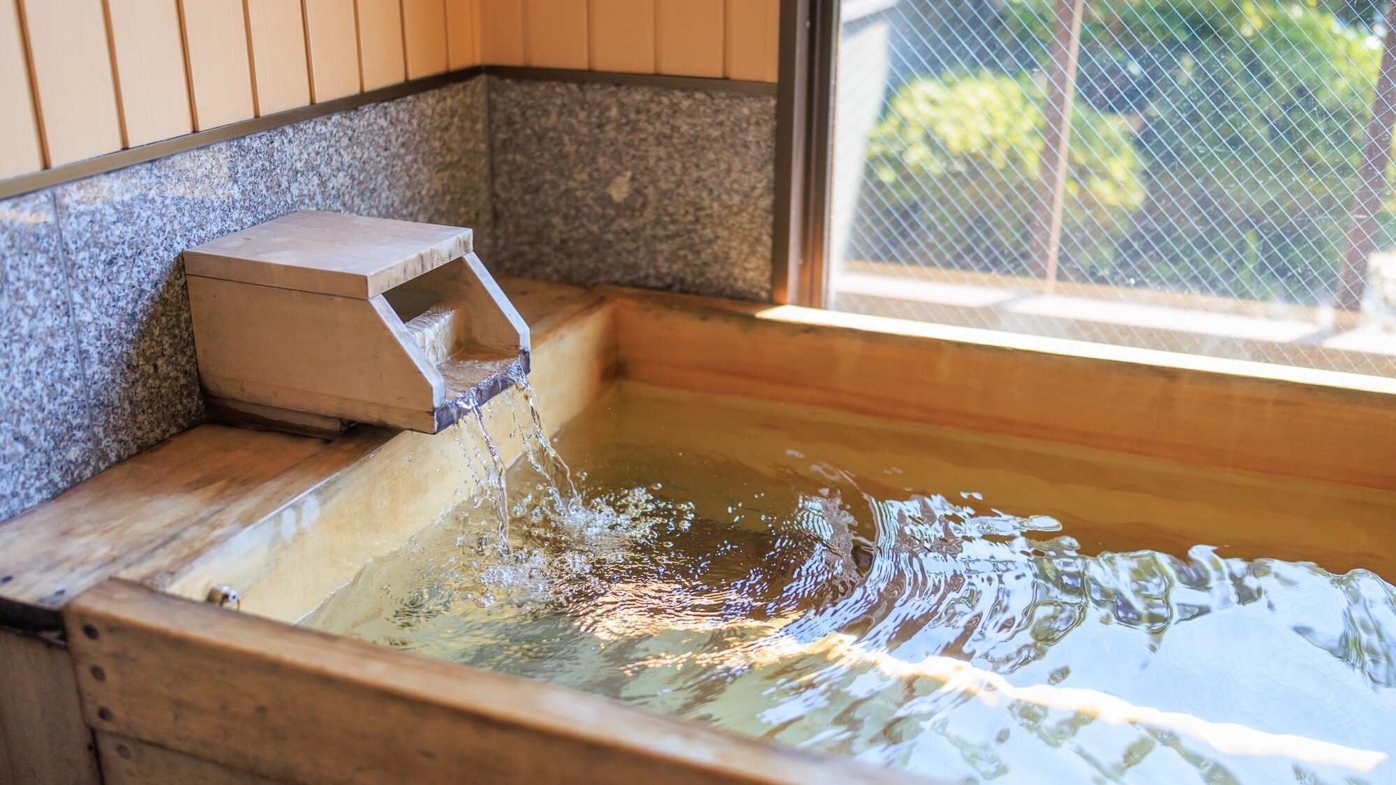 【超直近割】当館自慢の露天風呂付き客室！お一人様最大５，５００円オフ〜受付は１０日前より〜