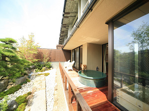 風の棟１階【露天風呂付き】特別和洋室の庭園＆露天風呂