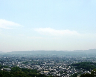 ロビーから眺めは格別！奈良市街を一望♪