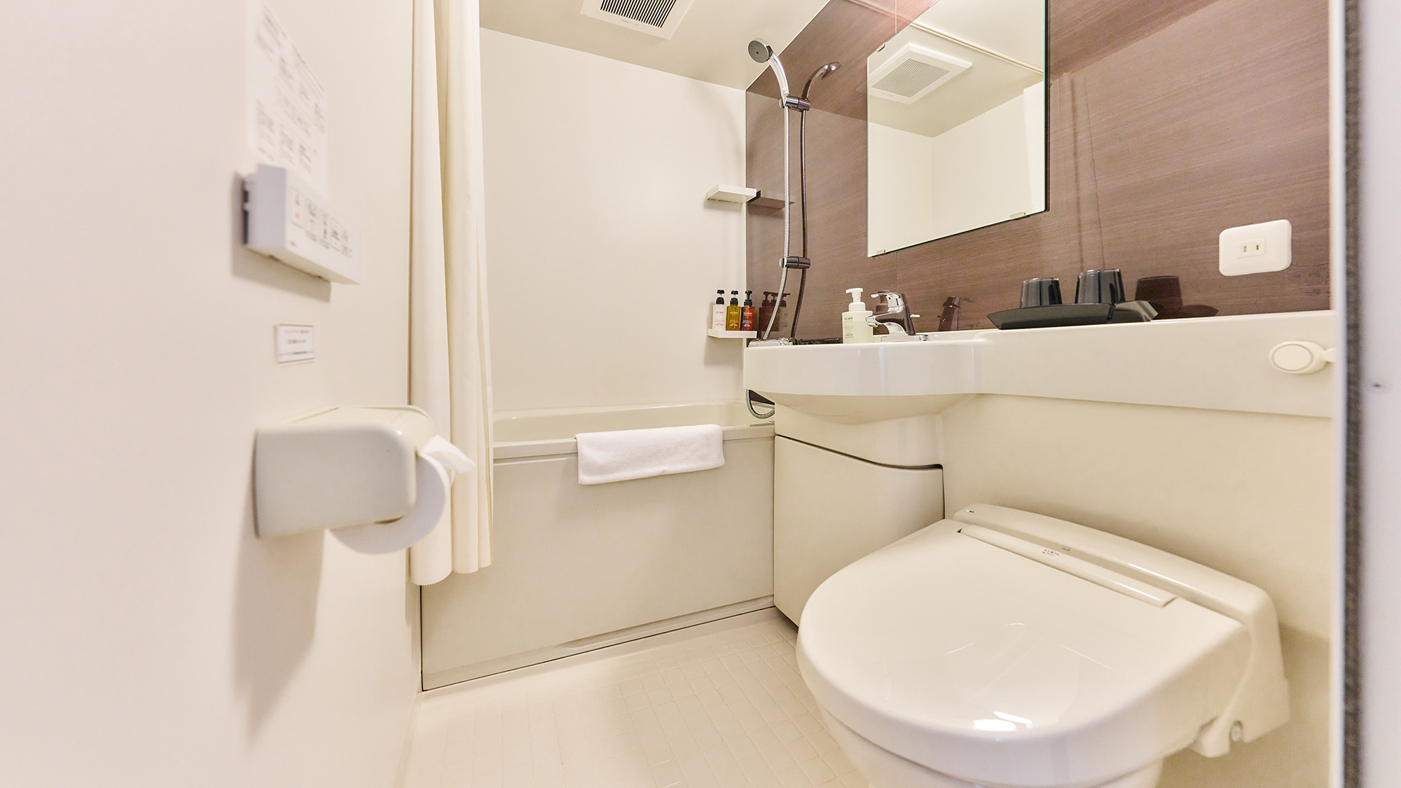 ・【部屋備品】お仕事や旅で疲れた日にぴったりな、入浴をさっと済ませられるユニットバスです