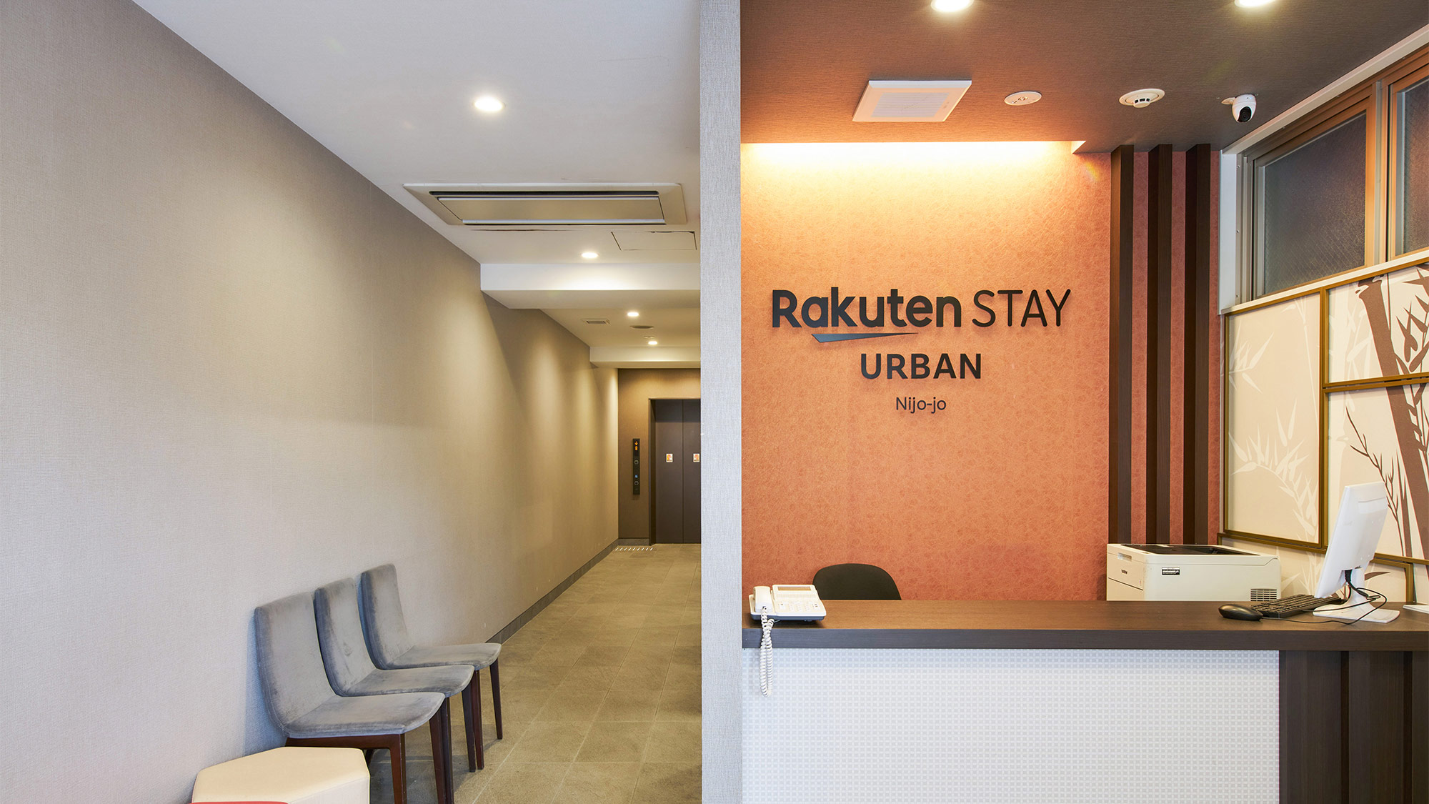 ・【フロント】こちらでチェックインをお願いします