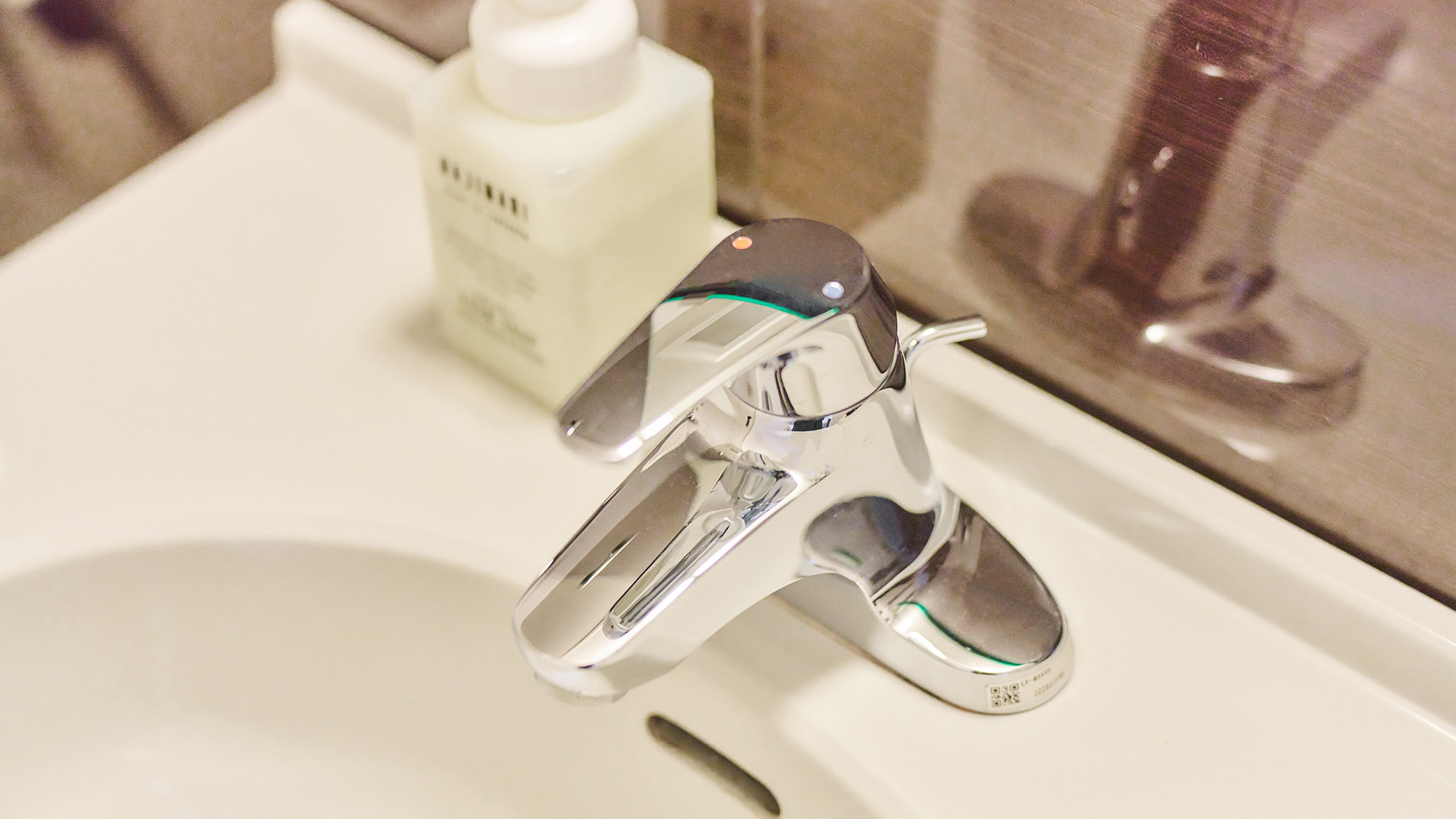 ・【部屋備品】使いやすく清潔な洗面台。朝のお仕度も気持ちよくお使いいただけます