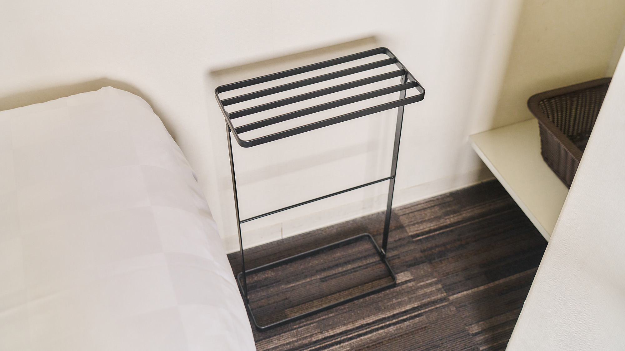 ・【部屋備品】タオルラックを完備。ご使用になったタオルも干すことが出来て便利です