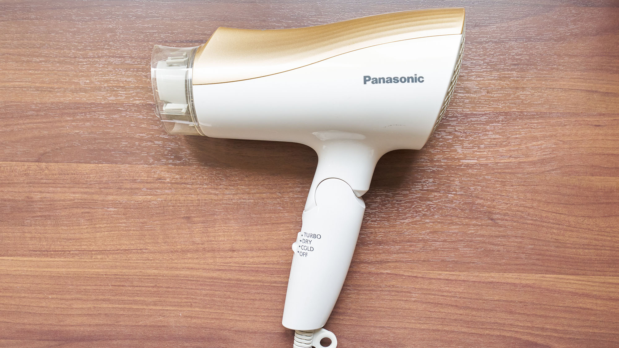 ・【部屋備品】お部屋にドライヤーを完備しております。入浴後すぐに利用できて便利です