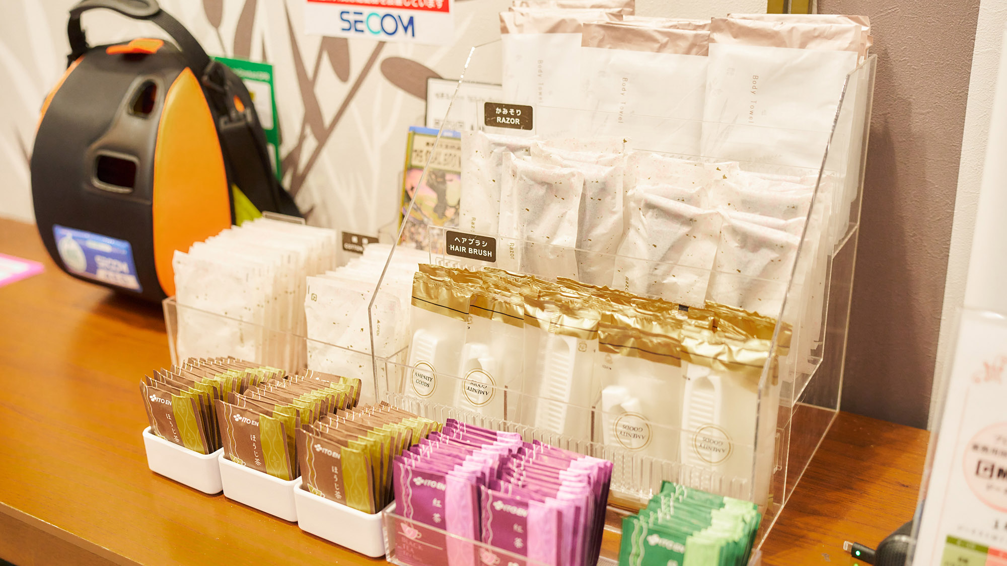 ・【フロント】歯ブラシ、カミソリ、ヘアブラシ、ボディタオル、スキンケアセットがございます