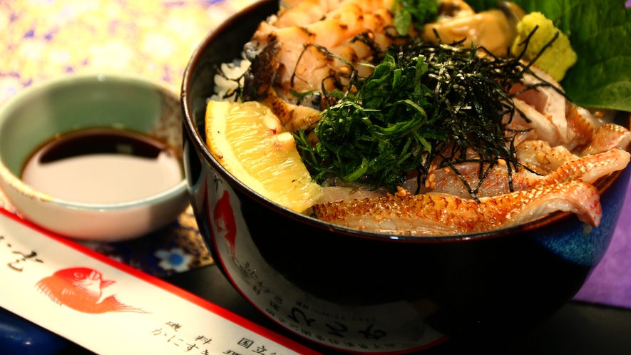 ◇ひろやが贈る究極のコラボ丼《アワビ×のどぐろ丼》