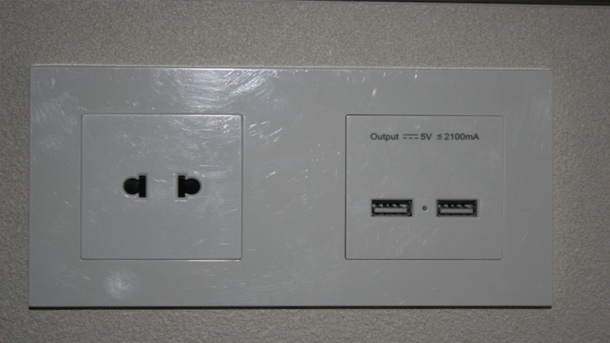コンセント、USB