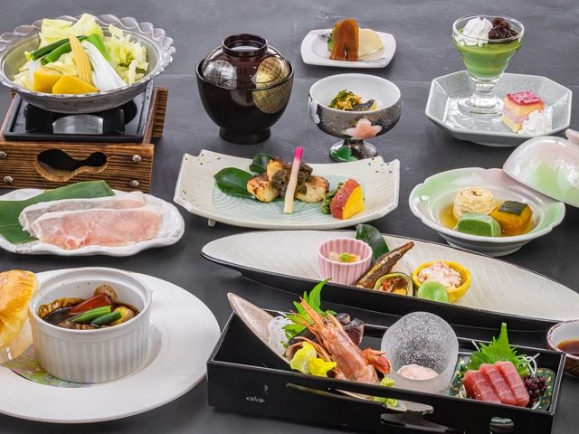 【グルメプラン】ご夕食は大人気の「国産和牛を熔岩プレート焼き」を含む特別会席をご用意いたします