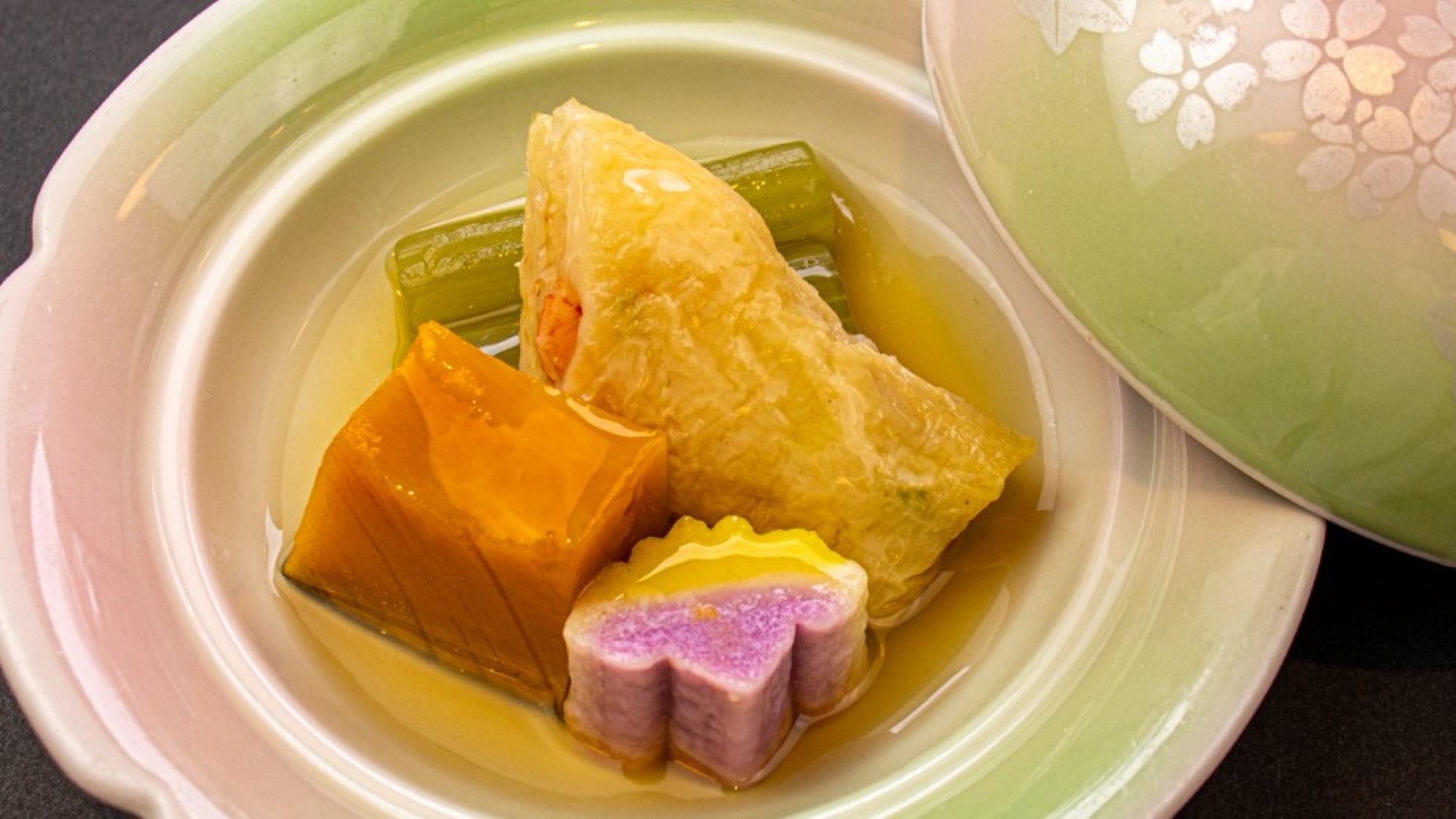 【グルメプラン】ご夕食は大人気の「国産和牛を熔岩プレート焼き」を含む特別会席をご用意いたします