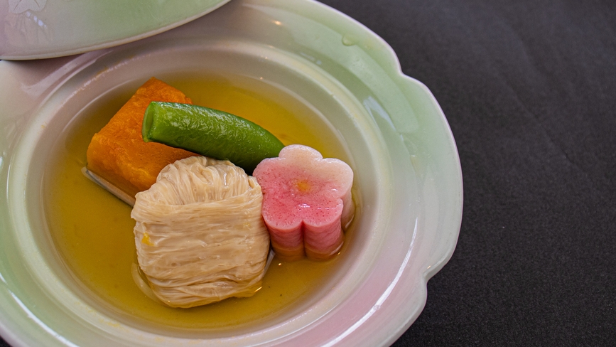 【グルメプラン】ご夕食は大人気の「国産和牛を熔岩プレート焼き」を含む特別会席をご用意いたします