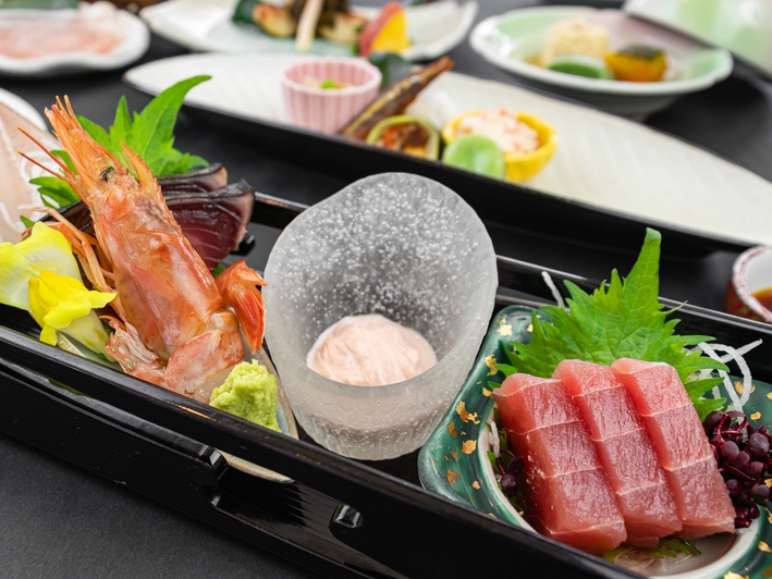 【グルメプラン】ご夕食は大人気の「国産和牛を熔岩プレート焼き」を含む特別会席をご用意いたします