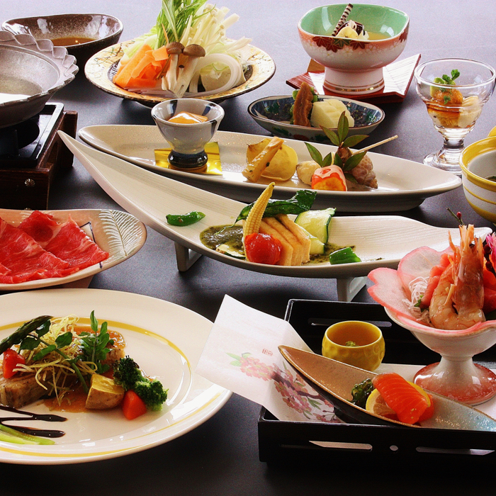 2020年3月4月のご夕食（一例）。創作会席膳をお楽しみください♪