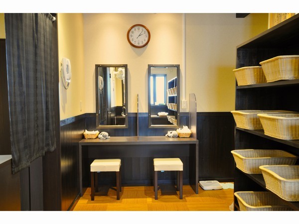 Kurabocha dressing table