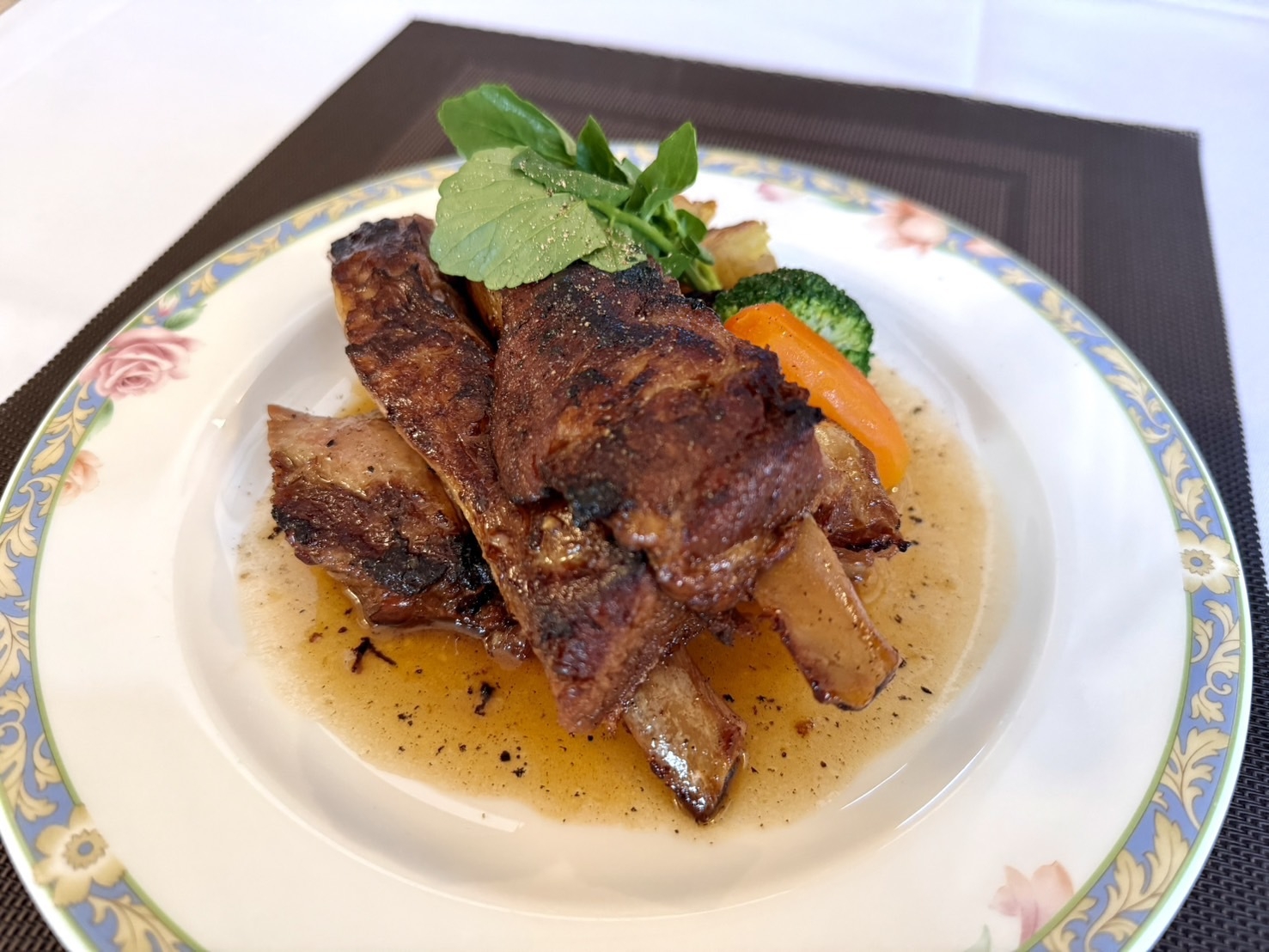 【2食付き】敷地内レストラン『PORCO Dino』◇国産豚のスペアリブグリルコース◇