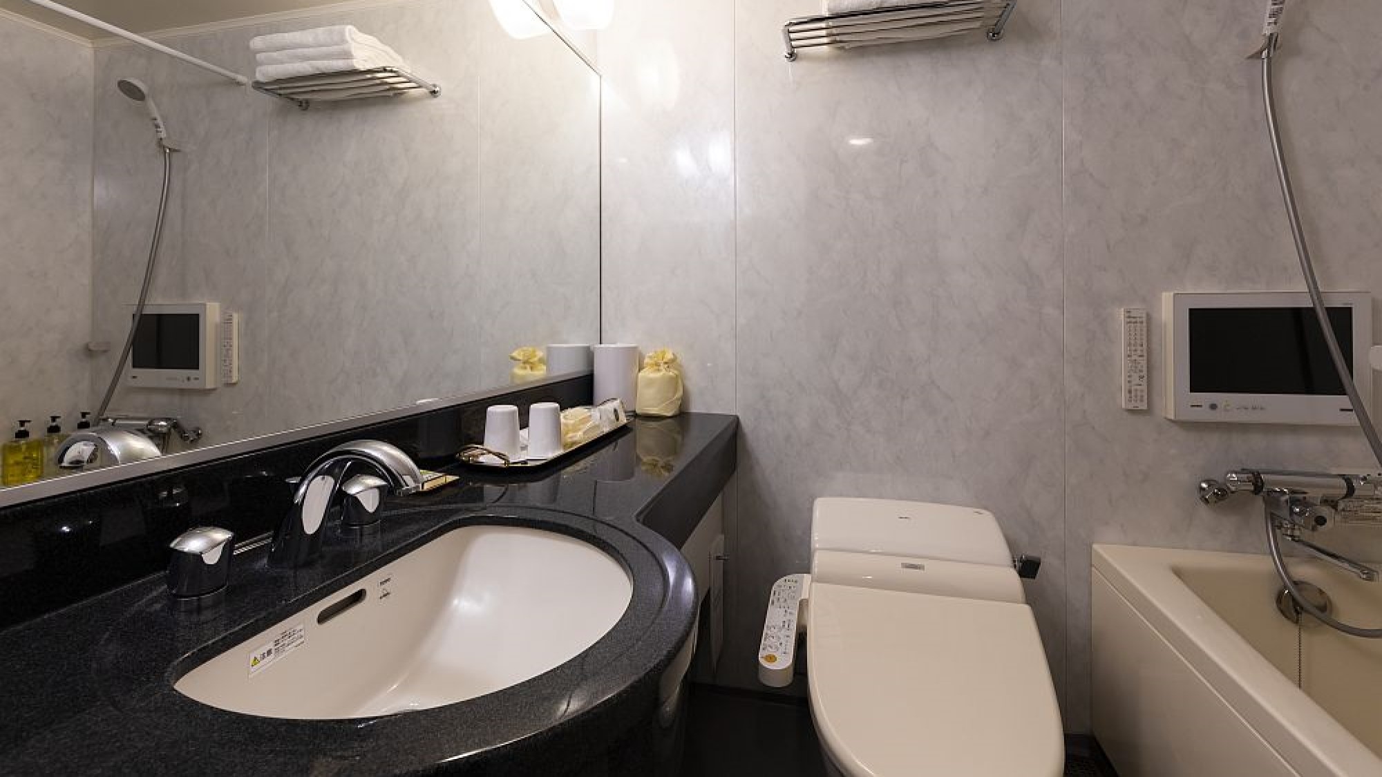 【浴室】ファミリールーム（２F）