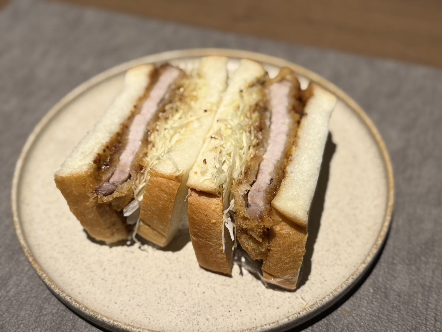 厚切りロースの贅沢カツサンド