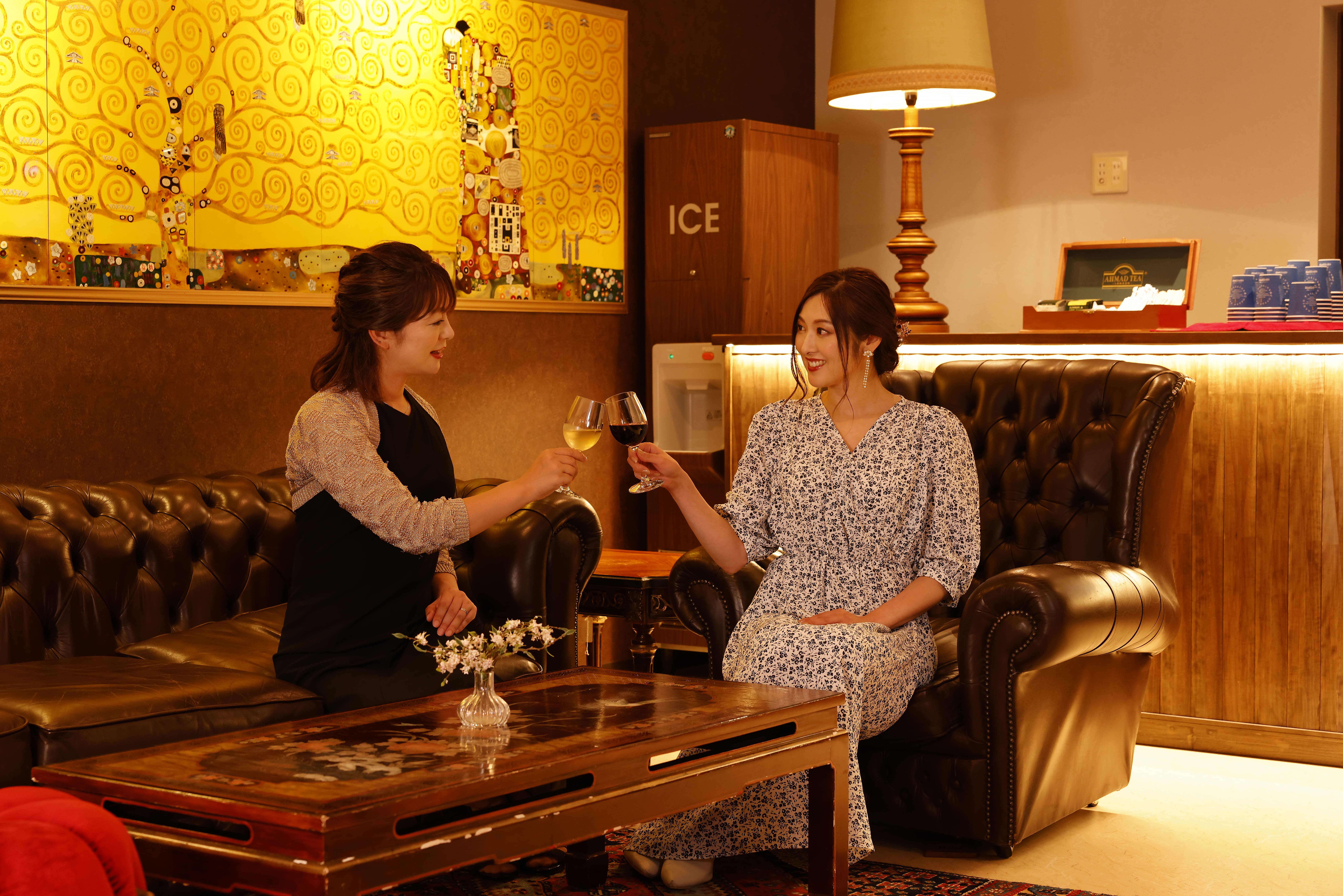 ラウンジで乾杯