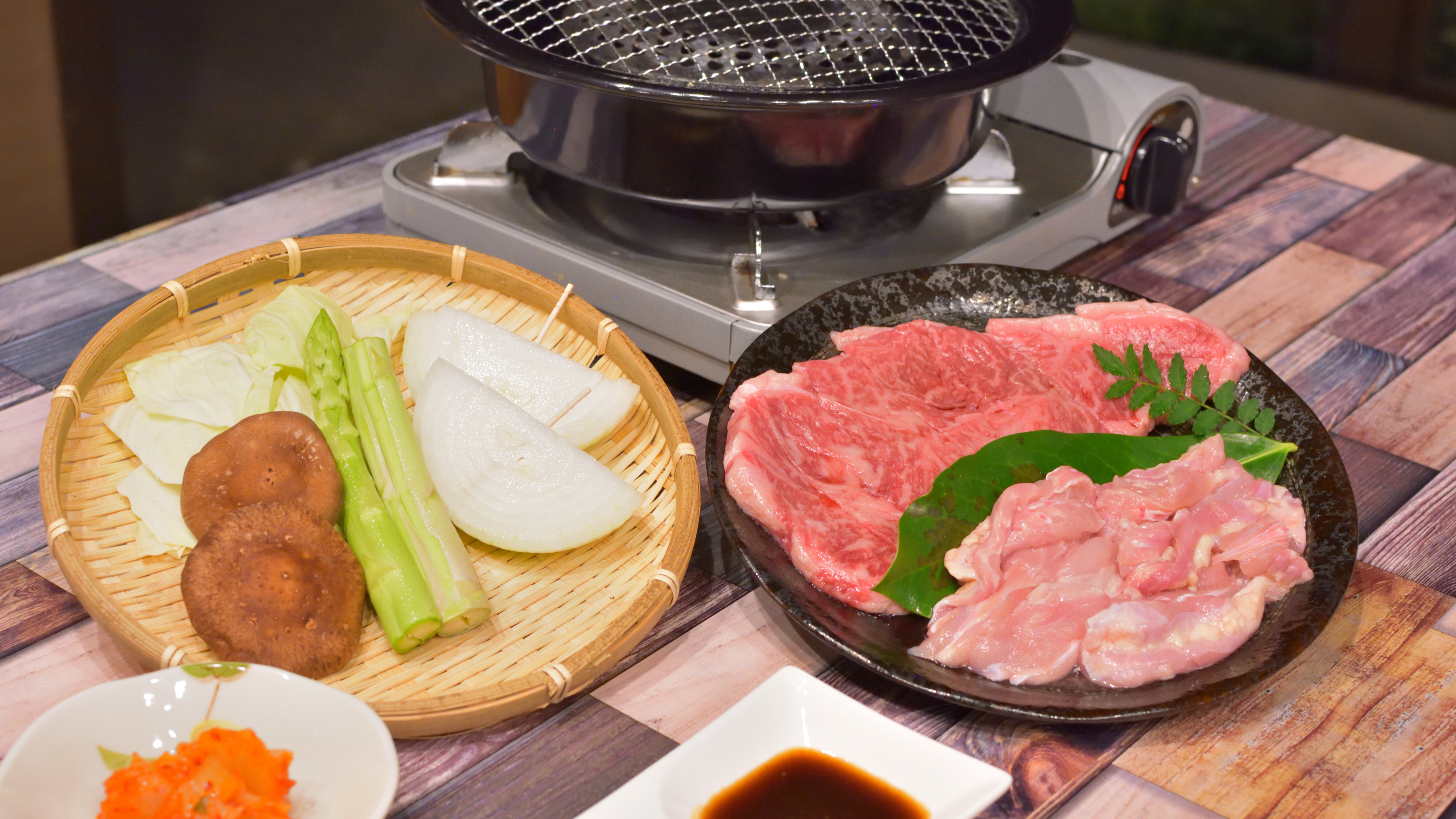 【夕食】豊後牛サーロインと地鶏の九州食べ比べ♪（※2人前盛付例です）