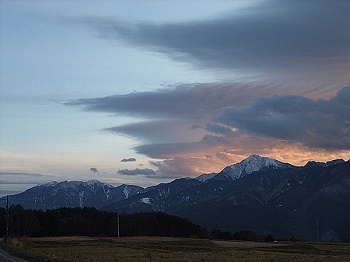 夕暮れ時の南アルプス