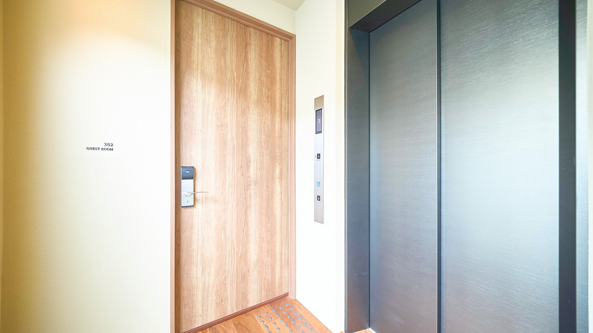 ・【302号室】エレベーターもございますので、ご年配の方にも安心してご宿泊いただけます