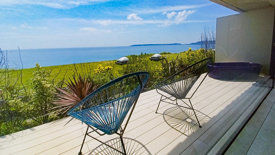 露天風呂付き客室のテラス