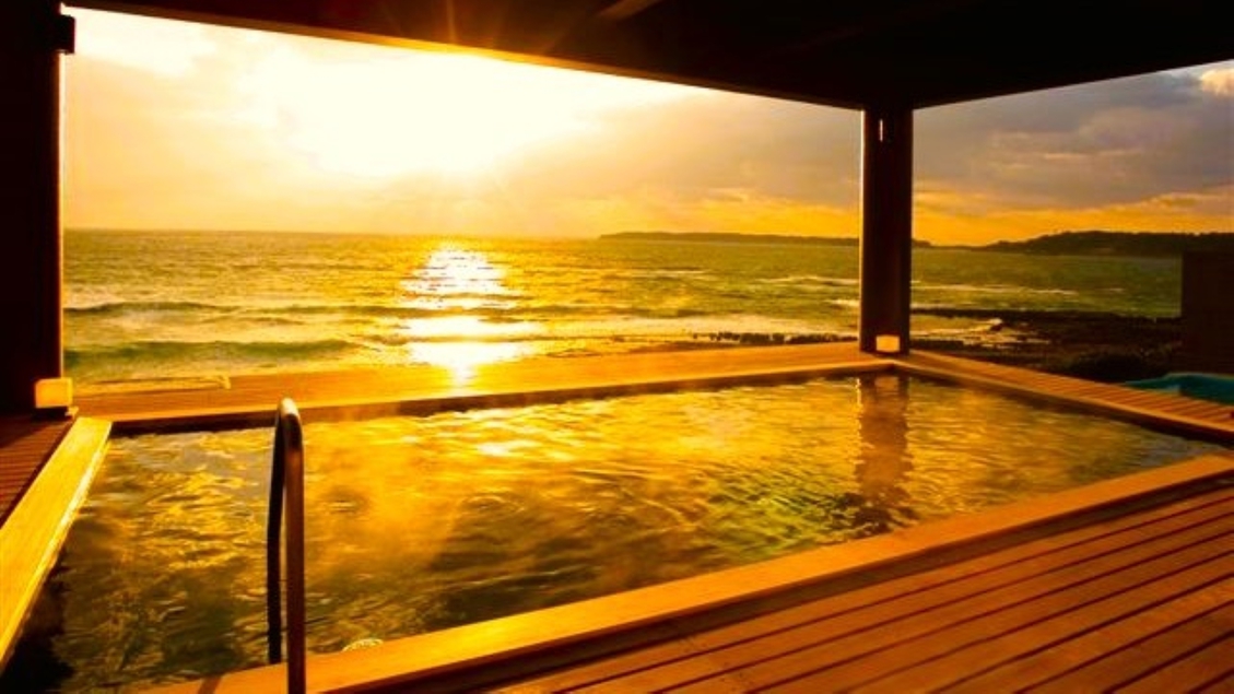 展望露天風呂夕なぎの湯。海に沈む夕日を眺めながら・・・