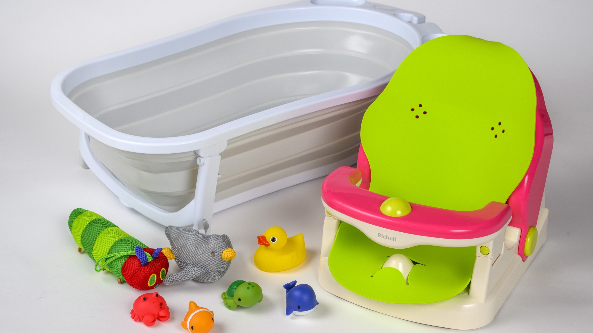 【ベビーフレンドリールーム備品】客室にベビーバス・ベビートイ・バスタブチェアなどを完備しております