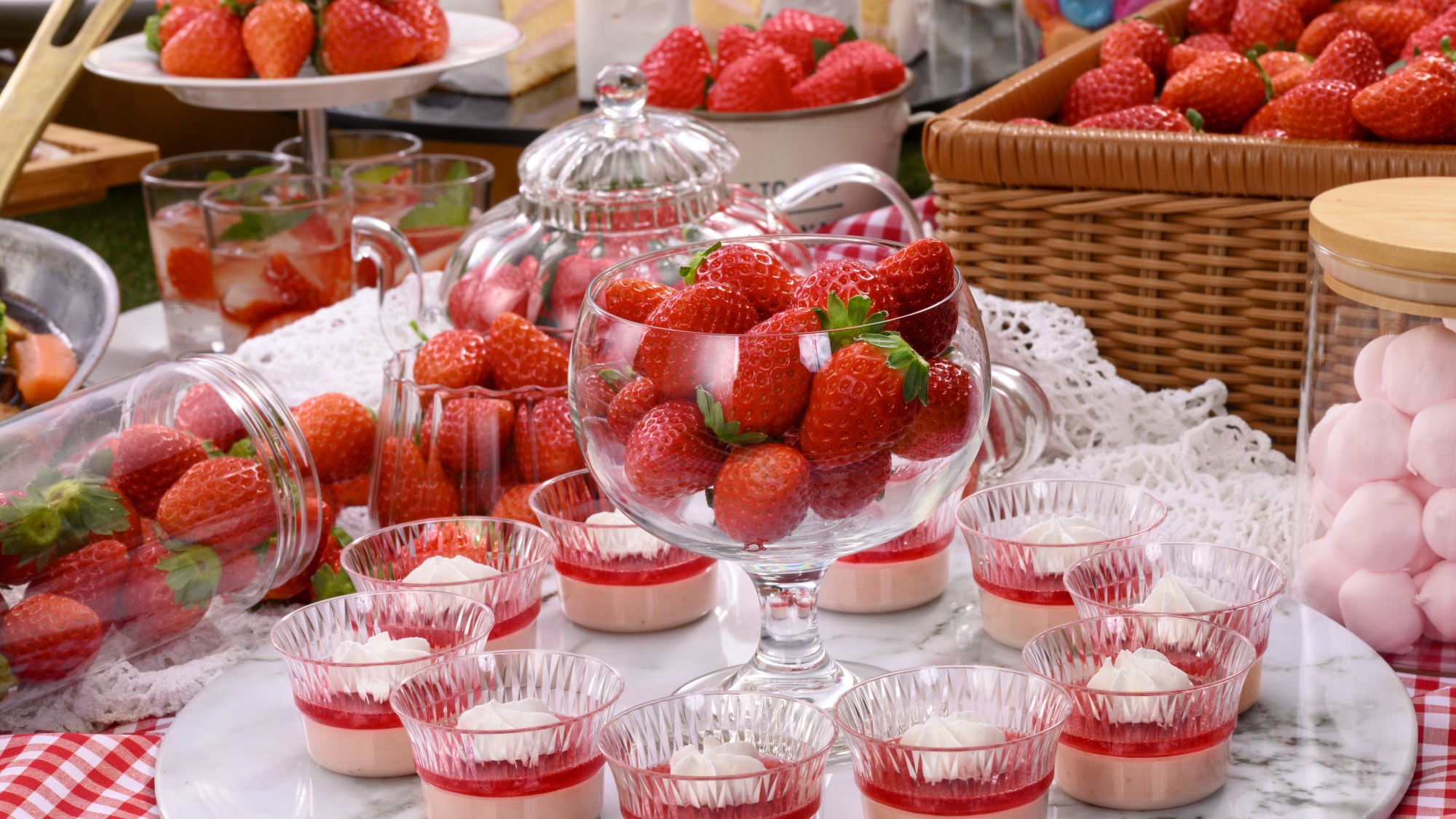 3月20日～5月10日限定「ストロベリー＆キッズバイキング」苺いっぱい！