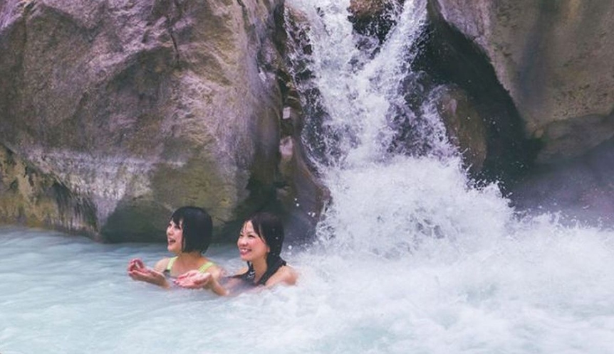 【エクストリーム温泉】壮大な風景の中、極上の温泉を目指すトレッキングツアー