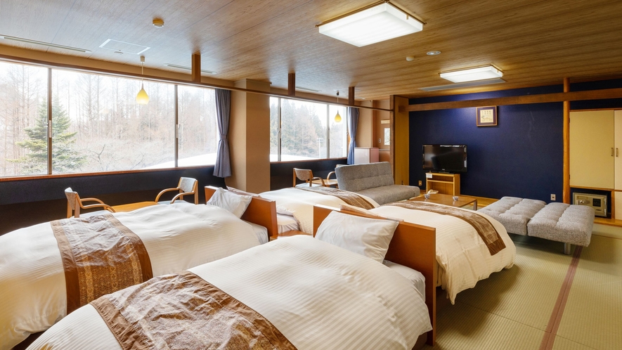 【ザ・メイン／和室フォースルーム】4つのベッドを配置した広々とした20畳のお部屋です。