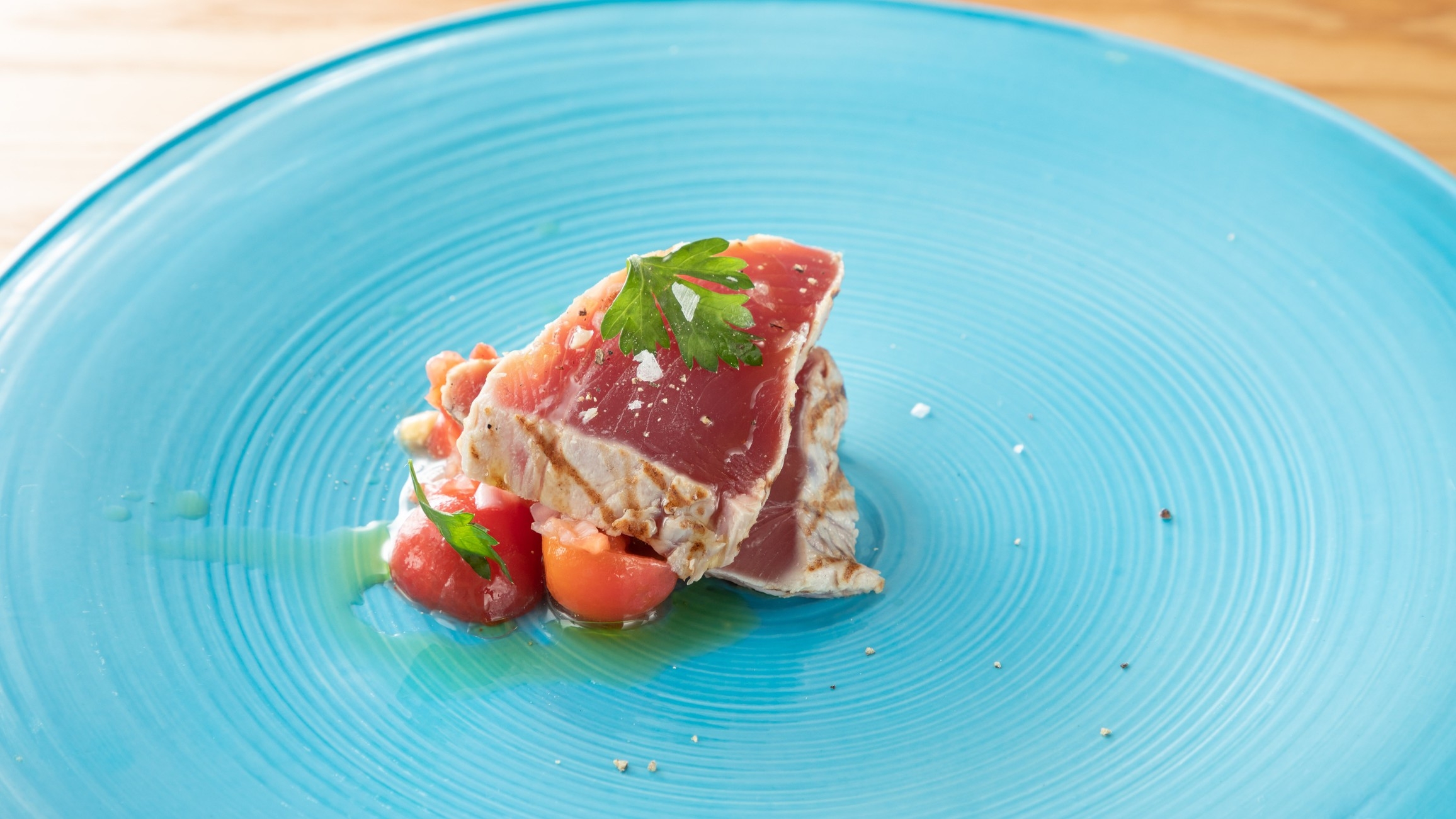 器に宿る、四季と匠と。佐賀牛が導く陶の物語｜五感で聴く晩餐譚（白磁コース)