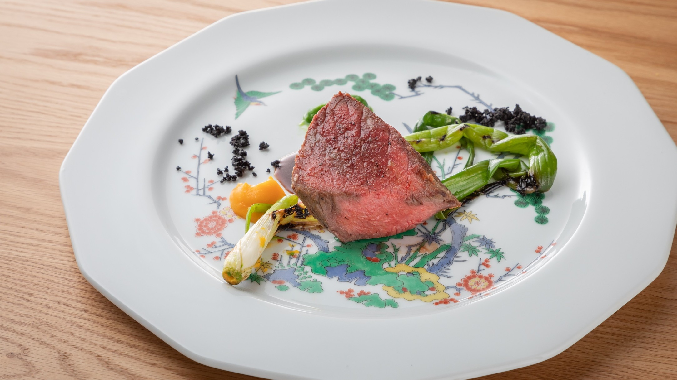 器に宿る、四季と匠と。佐賀牛が導く陶の物語｜五感で聴く晩餐譚（白磁コース)