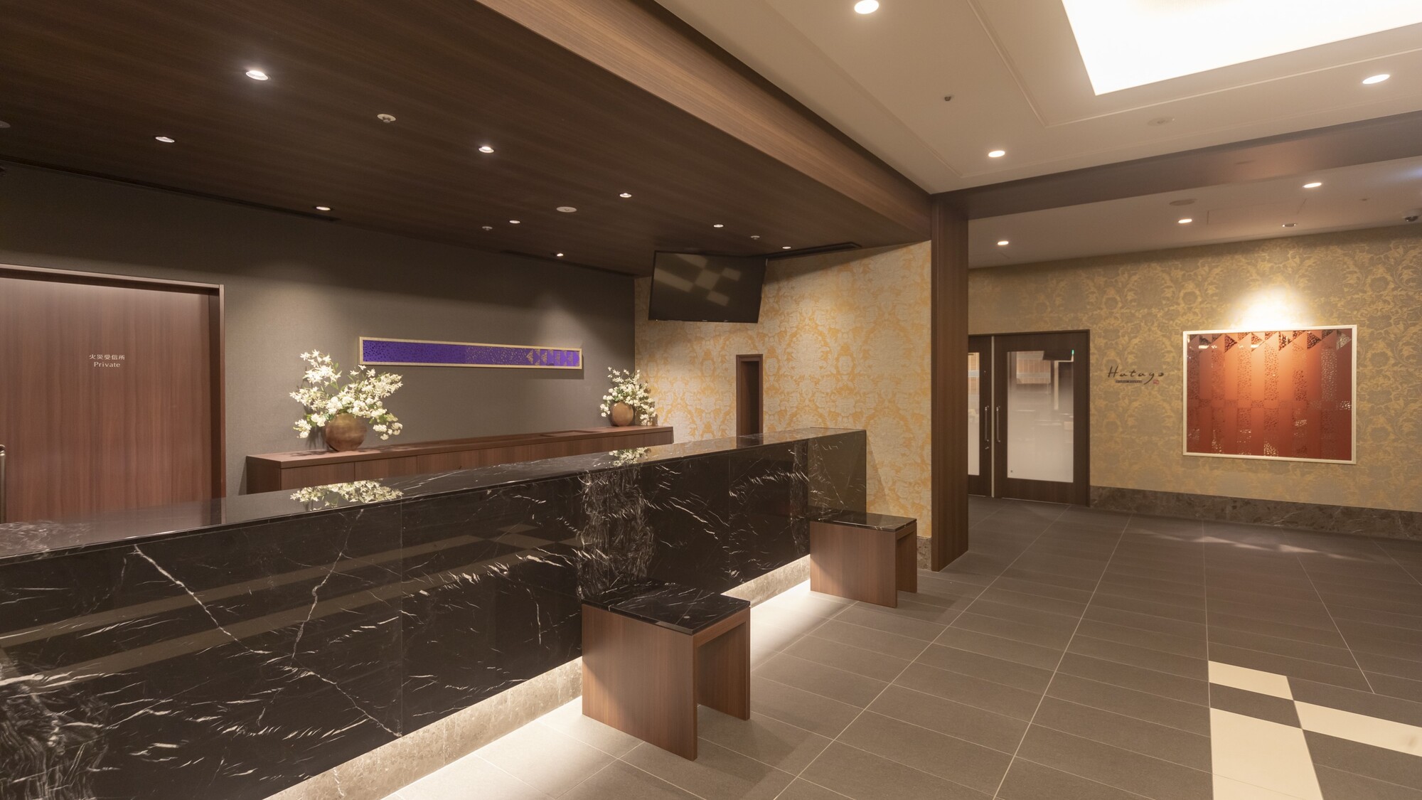 【館内施設・設備】フロントカウンター