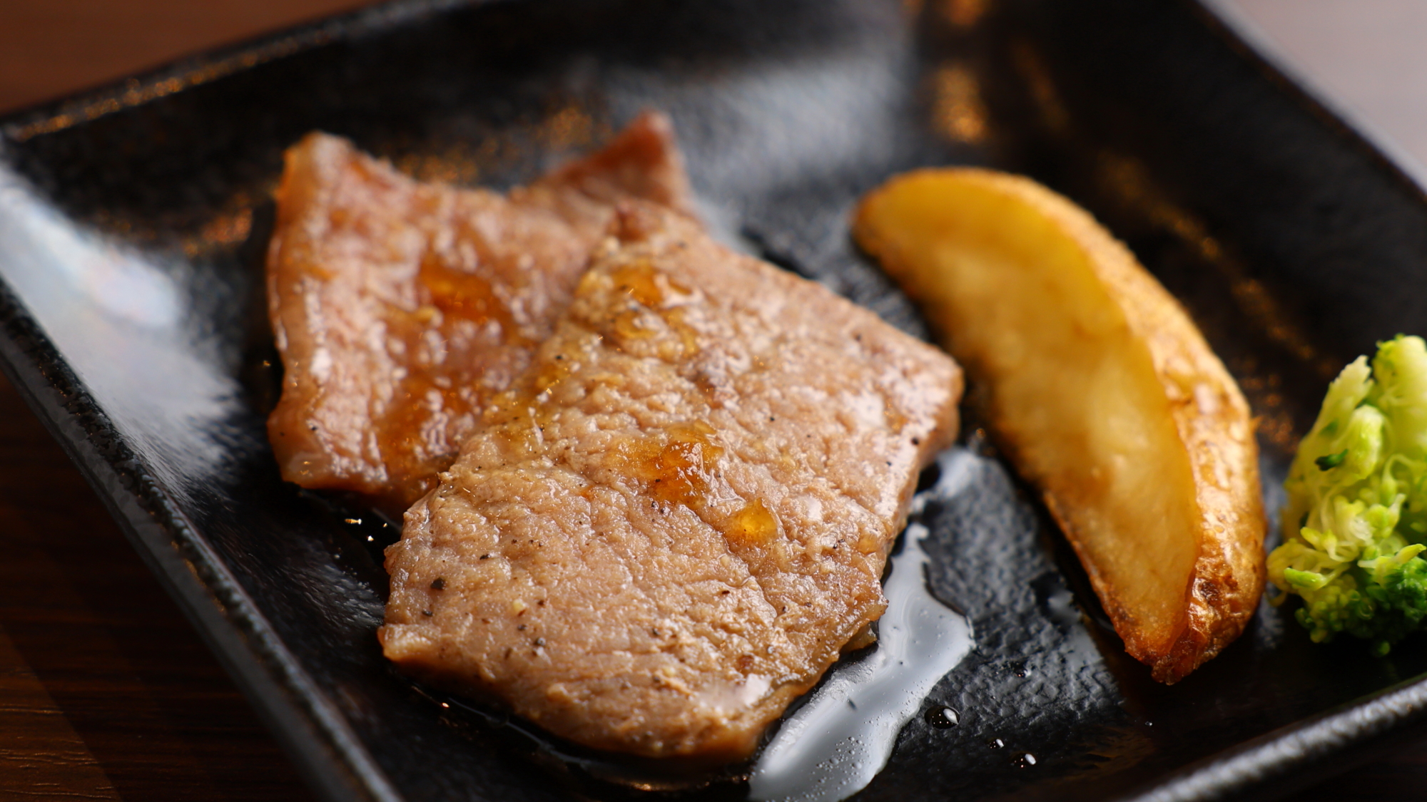 【ご当地逸品料理】牛ステーキ