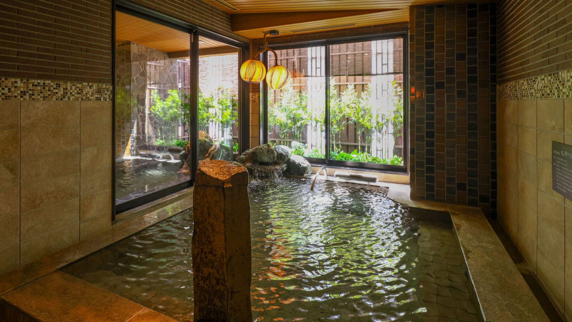 【女性】内湯 (湯温：40～41℃)