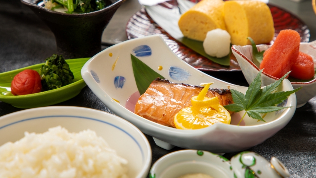 【1泊朝食】〜全室別荘タイプ離れ〜風と鳥の声で目覚める朝　新鮮野菜たっぷりの朝食を