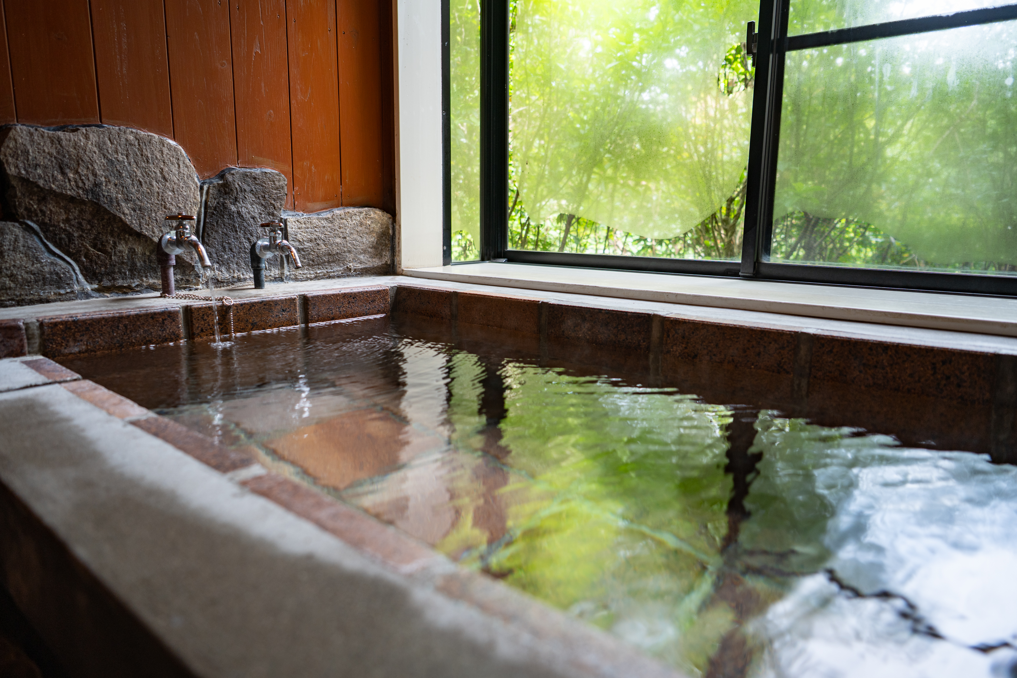 源泉掛け流し温泉