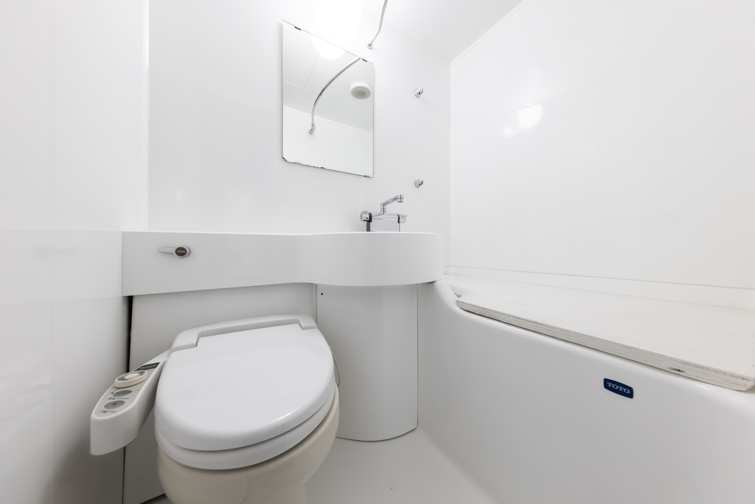 【基本プラン】金沢駅徒歩5分♪最大2名(ダブルベッド1台）・Crasco旅音206号室