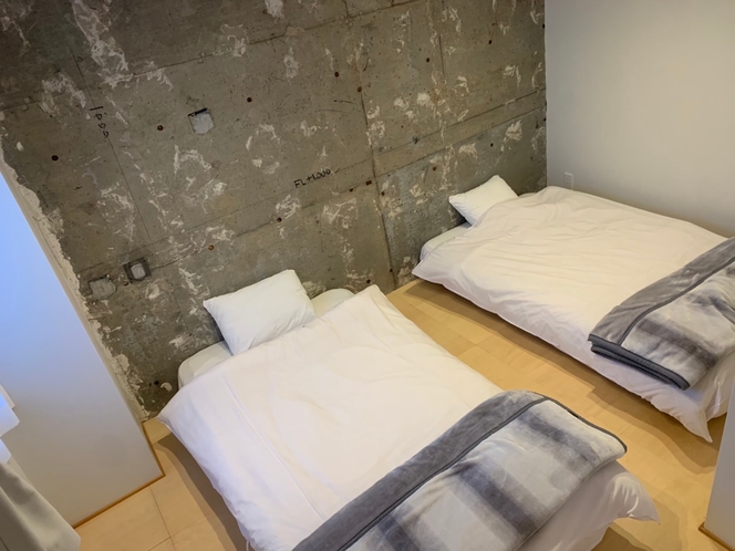 5人部屋（ベッド×2、布団×3）