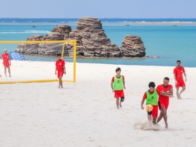  アラハビーチ（ARAHA　BEACH）ビーチサッカーを楽しむ