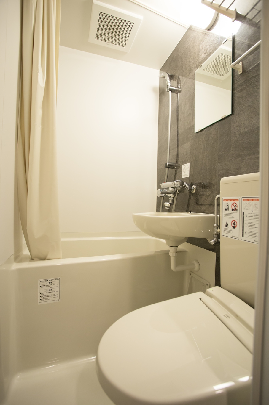 【素泊り】【駅から徒歩5分、20平米の広々空間】【禁煙】☆ツインルーム☆【ユニットバス】