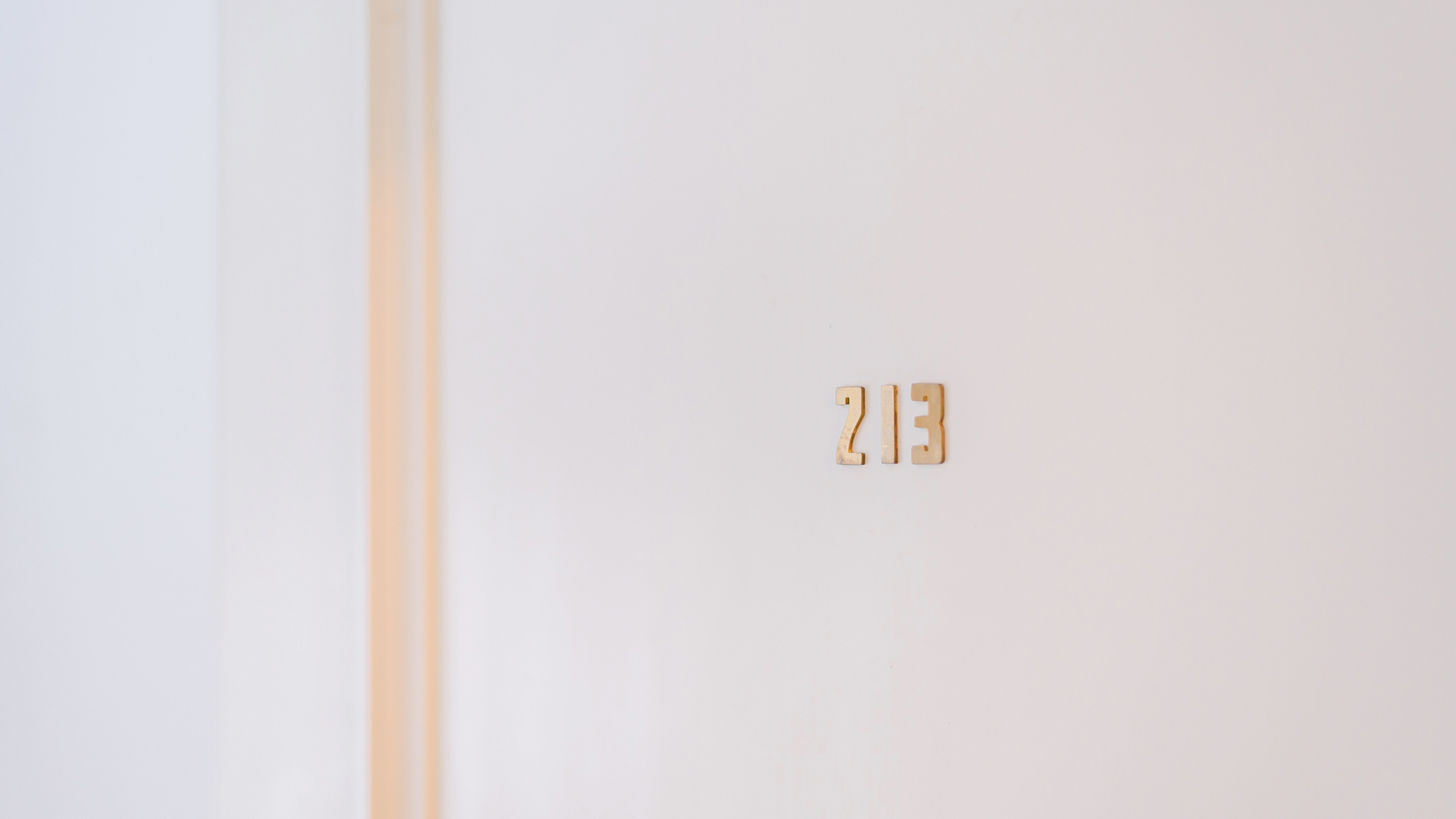 【新館2段ベッド2/213号室】213号室の扉