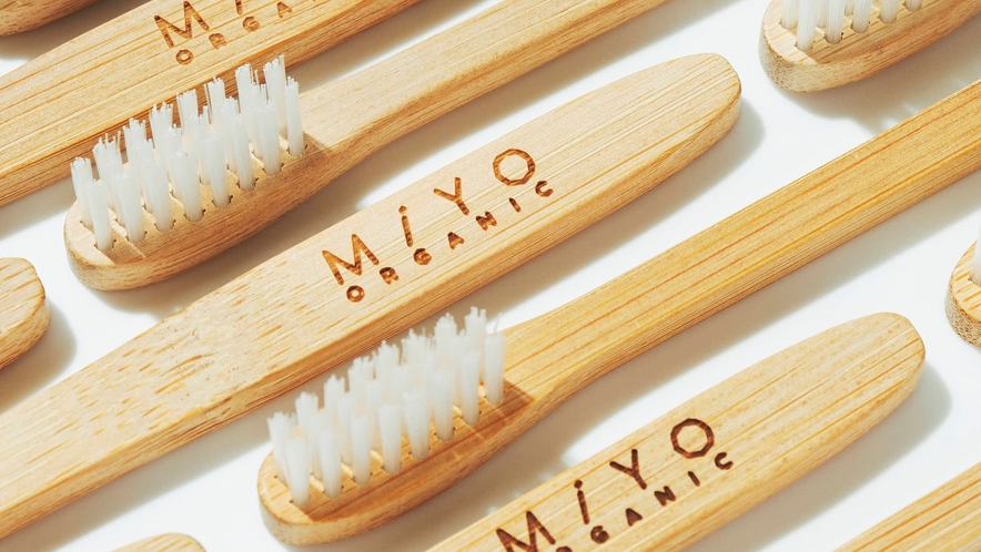 MiYO ORGANIC製の竹歯ブラシ。サスティナブルプランの他、フロントでも販売をしています。